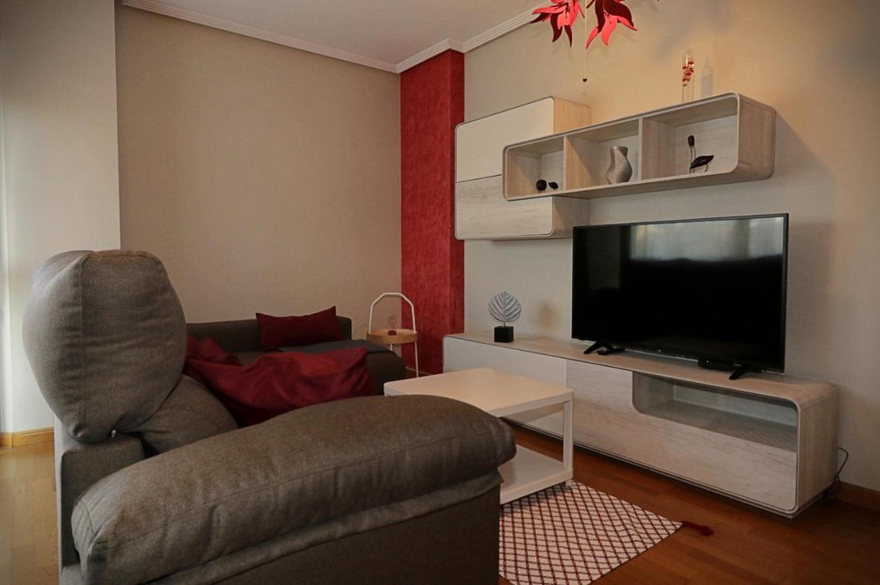 Apartamento , Wifi Y Garaje Cerca Del Centro Appartement Oviedo Buitenkant foto